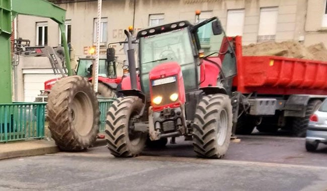 Überladener Traktor
